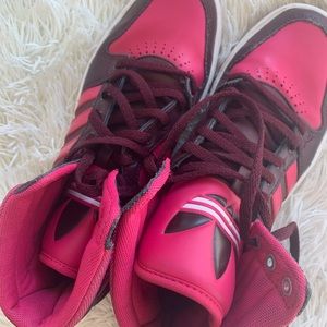 Adidas sneakers- great condition!